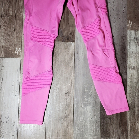 Fabletics Motion365 High-Waisted Moto 7/8 Pink Leggings Women's Size Medium EUC - Picture 10 of 16